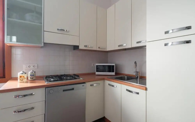 Venice Grand Canal Style Apt 2 by Wonderful Italy