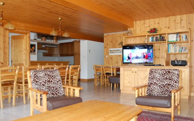 Spacious Holiday Home Near Center of Champagny