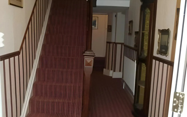 Lakes Lodge