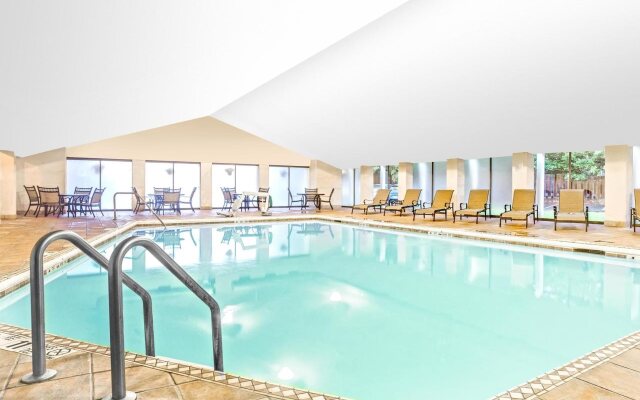 Finger Lakes Inn & Suites