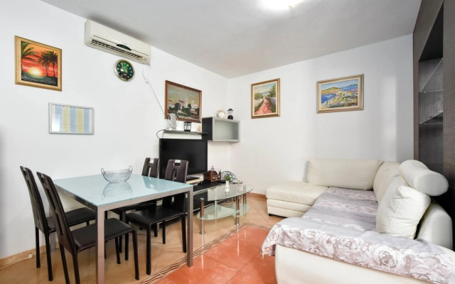 Nice Home in Skrip With 4 Bedrooms, Wifi and Outdoor Swimming Pool