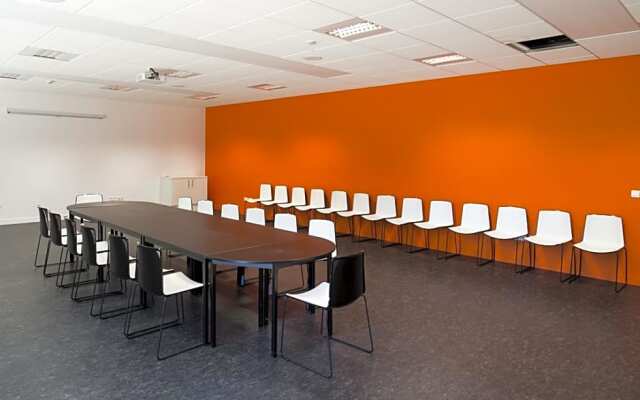 Adonis Dijon Maison Internationale