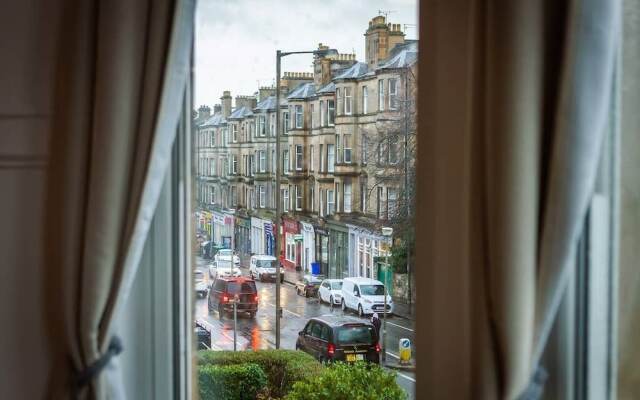 Incredible Victorian 4 Bedroom Apartment