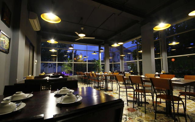 Dee Dee Danang Hostel