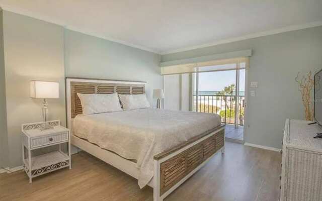 Siesta Beach Retreat Poolside 2BR Condo