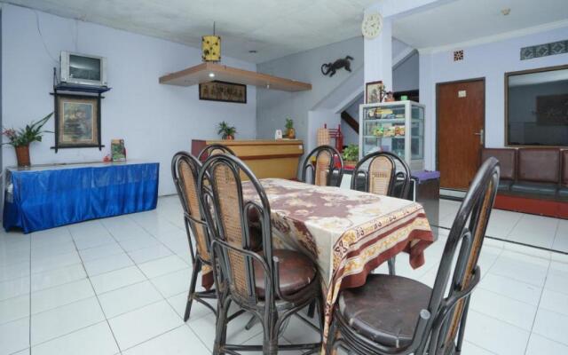 OYO 2003 Female Guest House