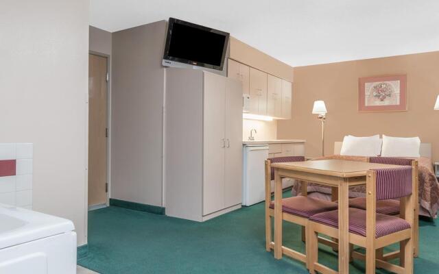 Super 8 By Wyndham Fargo Airport