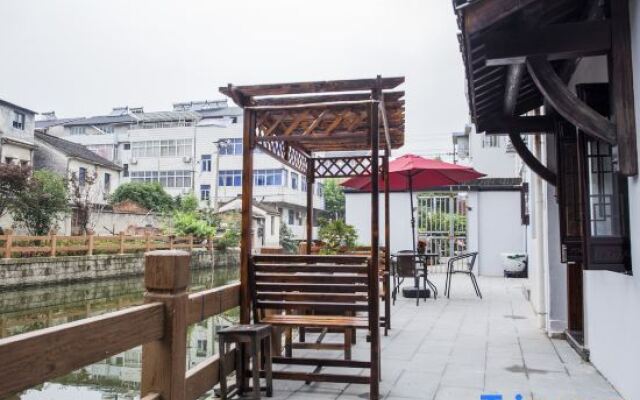 Yueyuejia Theme Inn