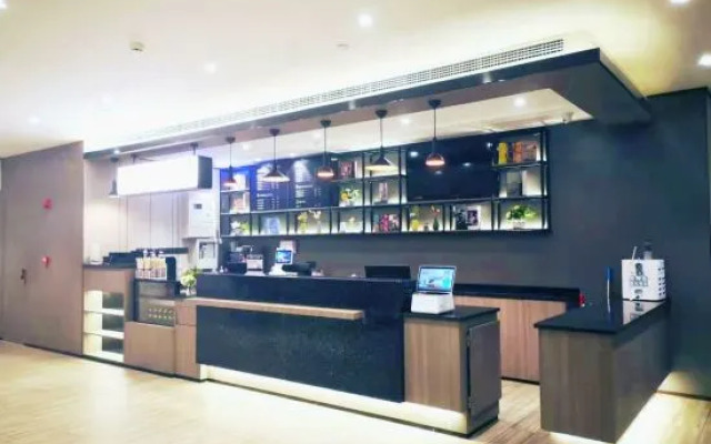 Qingdao Yingshi Hotel