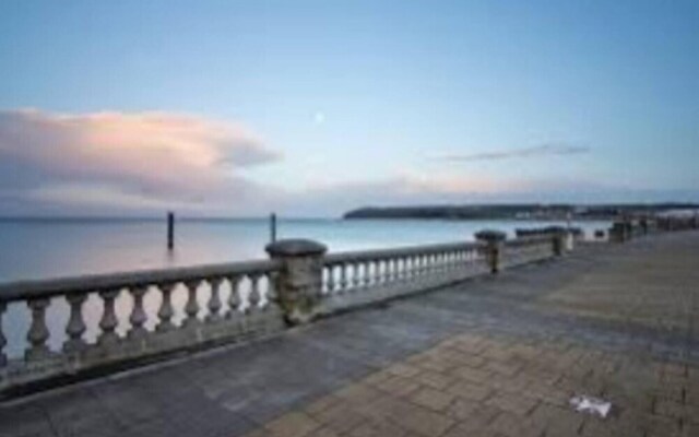 The Nautilus Cowes IOW Sleeps 4 & Private Garden
