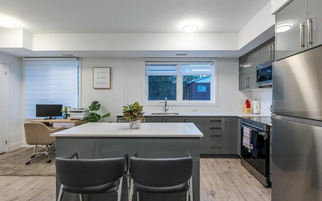 Exquisite 2 Bedroom Apt, mins to the falls.