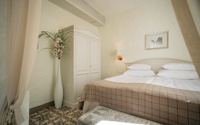 Rixwell Collection Savoy Boutique Hotel