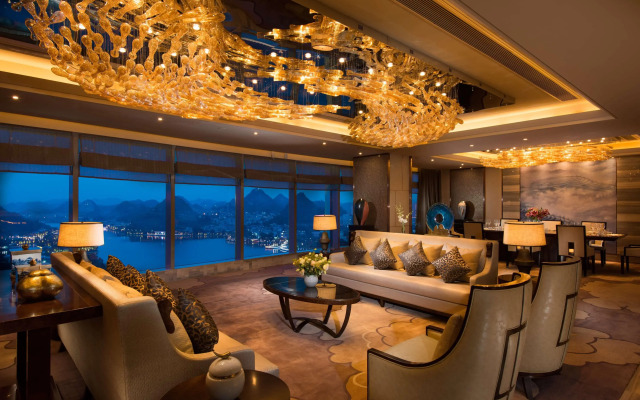 DoubleTree by Hilton Hotel Anshun