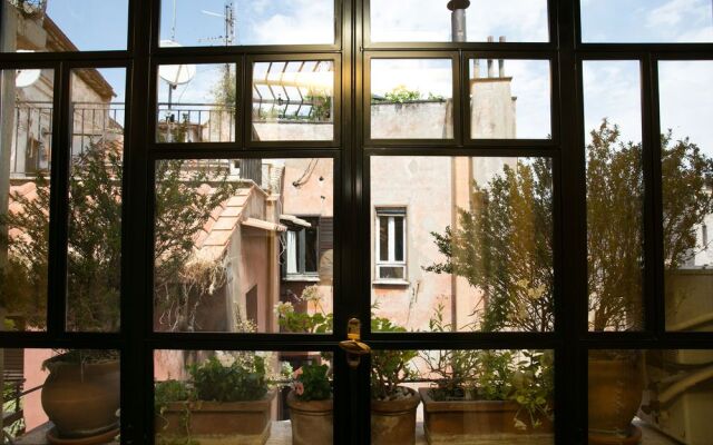 Luxury Penthouse in Trastevere