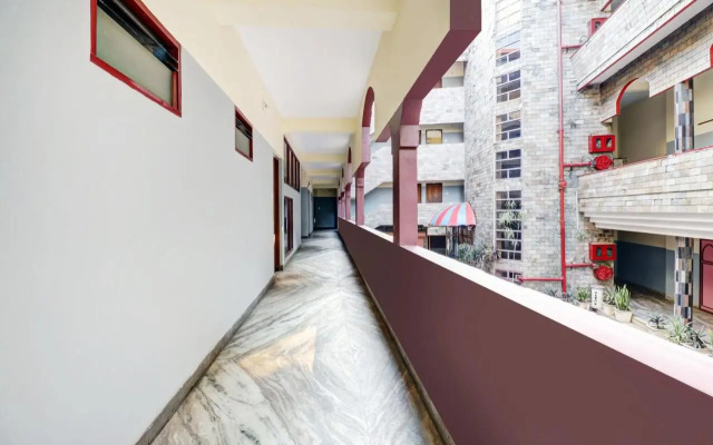 OYO 15837 Hotel Rvee's Regency