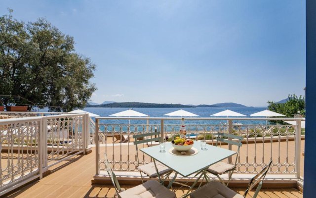 Lefkada Blue Luxury Apartments B1, Perigiali deck level