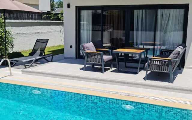Room in Villa - Cheerful Brand New 4 Bedrooms Villa With Pool