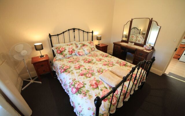 Miss Mabel Cottage - Adults Only – Guest Rooms – Burra