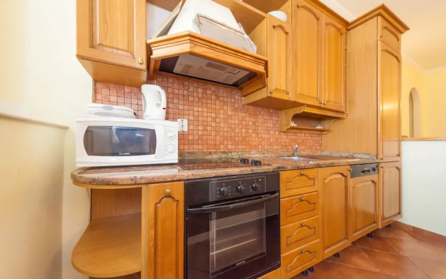 Amoret Apartments