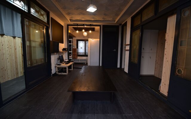 A Strange Day Guesthouse - Hostel