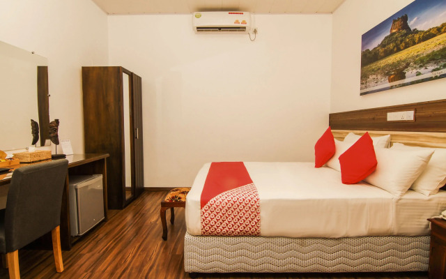 OYO 124 Clove Transit Hotel