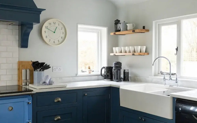 Victorian House Sleeps 14 Pool and Gardens