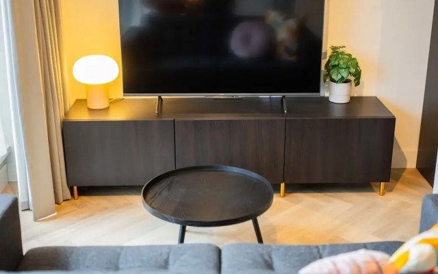 Studio Serviced Apartments With City View