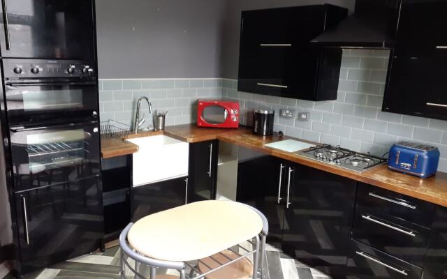 Inviting 3-bed Apartment in Swansea