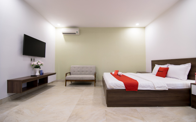 RedDoorz Premium near Hang Xanh