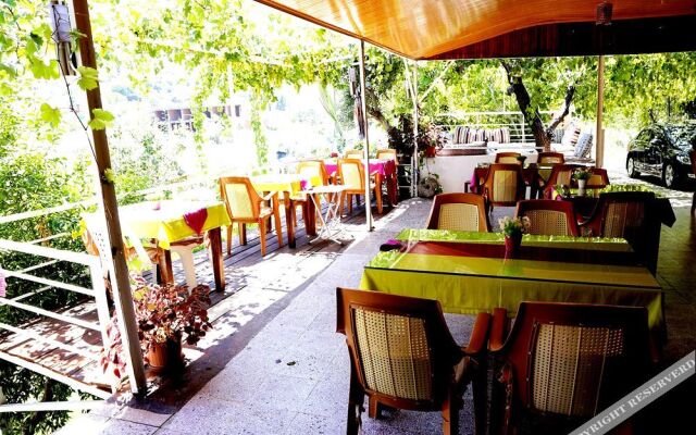 Rose Hotel B&B