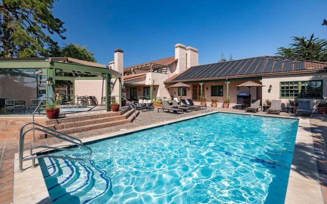 Half Moon Bay Lodge