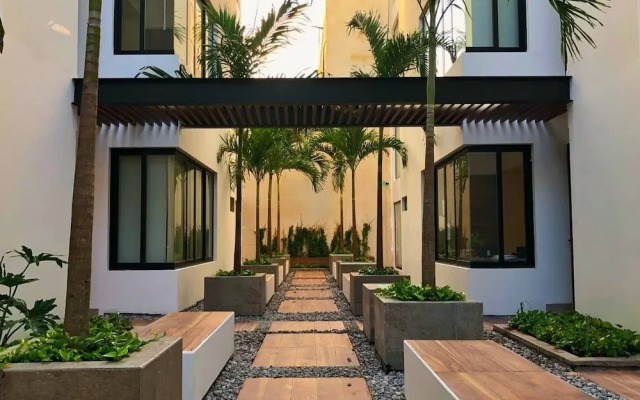 3-br Condo, Partial Ocean View, 2blocks From Ocean