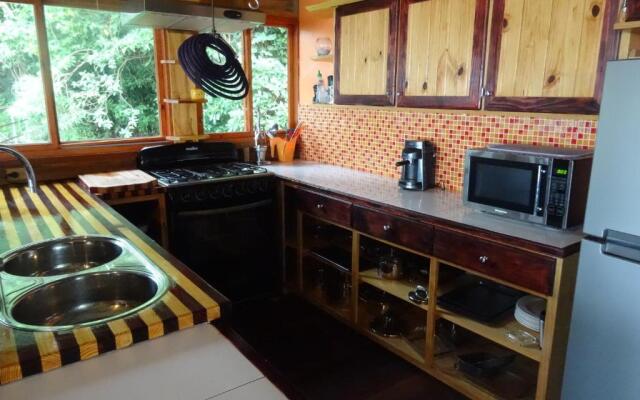 Jungle House next to Refugio la Brisa del Diablo