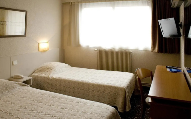 Ours Blanc - Place Victor Hugo