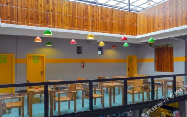 Xishuangbanna Zouyi International Youth Hostel