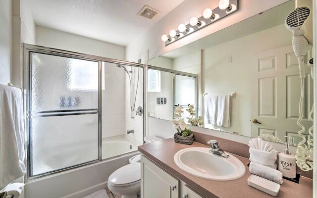 Bright Kissimmee Townhome Near Disney World!