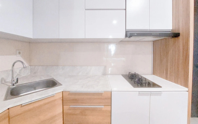 Homey And Good Place 2Br At Collins Boulevard Apartment