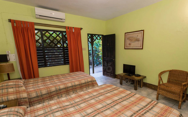 Sunrise Club Hotel Restaurant & Bar