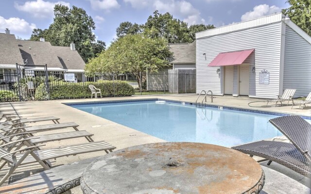 Baton Rouge Townhome w/ Pool Access - 7 Mi to Lsu!