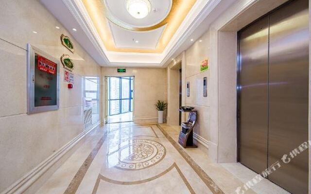 Vienna Hotel (Wuhan High speed Railway Station Honggangcheng Subway Station Store)