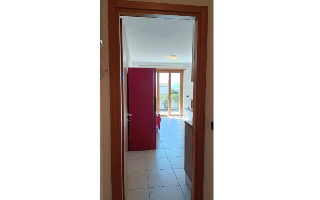 Apartment with swimming pool and lake view - Larihome A17