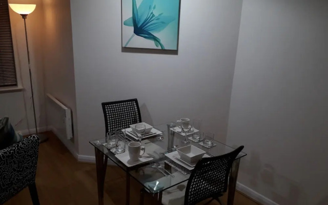 Luxury and Stylish 2 bedroom Apartment with en-suite