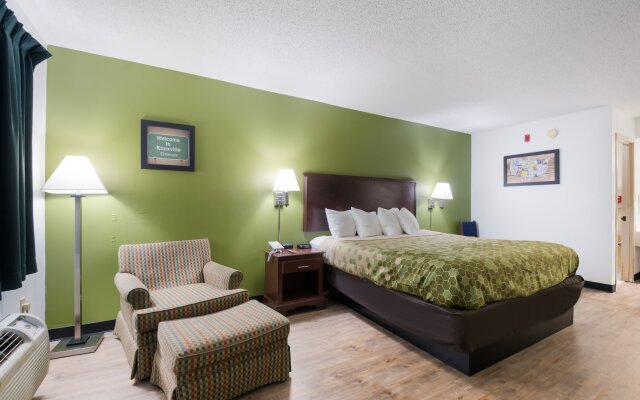 Econo Lodge Inn and Suites East