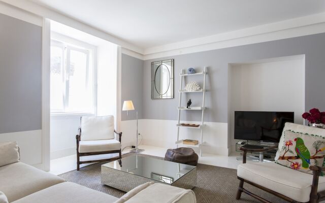 ALTIDO Gorgeous 2-bed home, 3 mins from Lisbon Cathedral