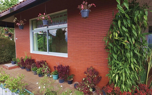 Vila Bunga Merah Gelatik