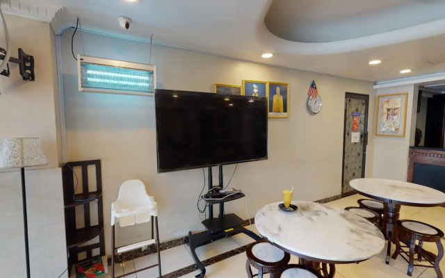 Bedmax Hostel by OYO Rooms