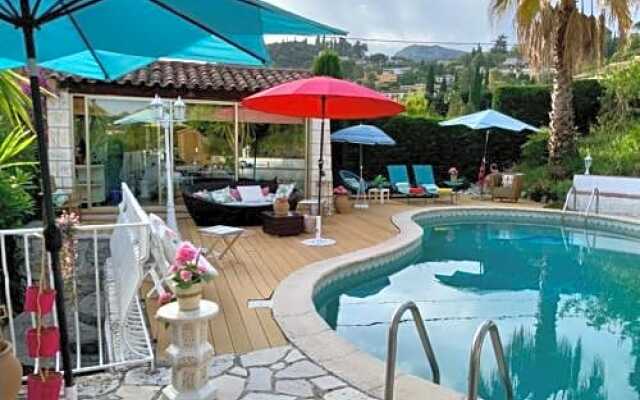 SUITE ROMANTIQUE et CHAMBRE BAROQUE à St Paul de Vence