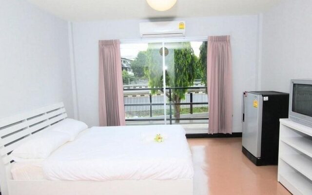 My Sweet Orange Tree Apartment