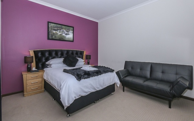 Rose Hotel Clarkson – Guest Rooms – Perth