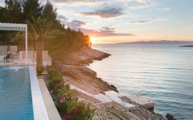 Beach Villa in Korcula with Pool, Sauna & Hot Tub
